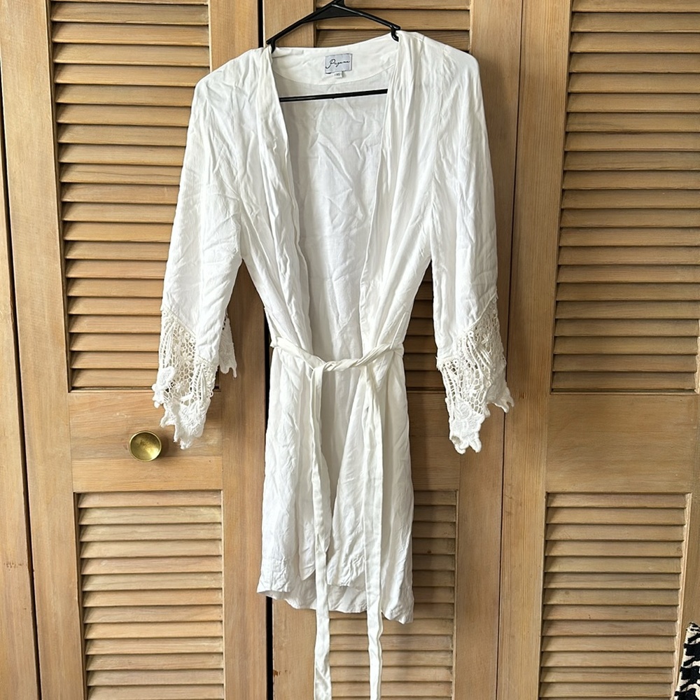 Piyama White Crochet Sleeve Bridal Robe